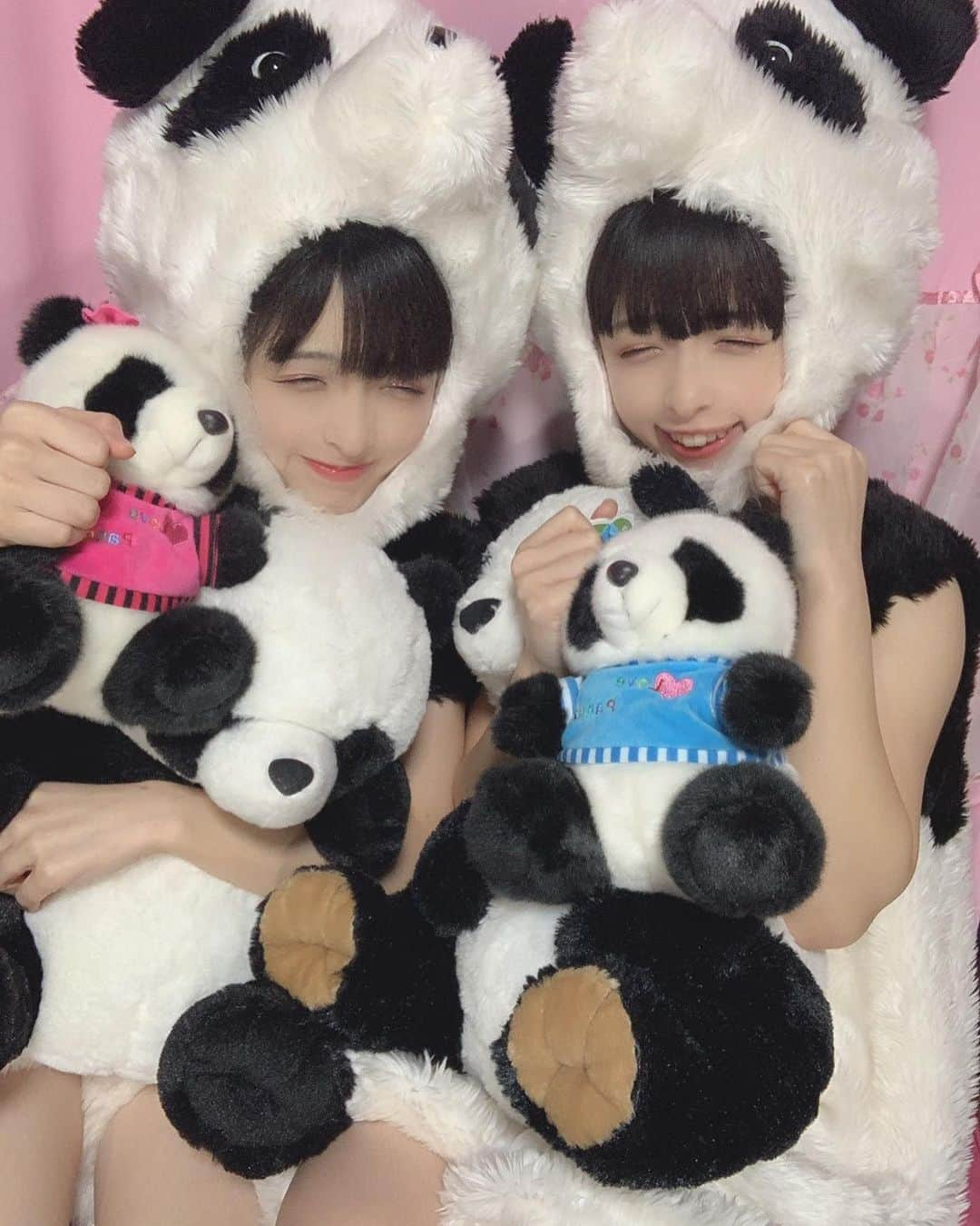 くにくにのインスタグラム：「・ ・ 🐼❤︎🐼❤︎🐼❤︎🐼❤︎🐼❤︎🐼❤︎🐼 ・ ・ 🐼パンダの日🐼 ・ ・ #くにくに #双子 #ツインズ #黒髪 #アイドル  #IDOL #JAPAN #福井 #ファッション#twins #KUNIKUNI #ootd #twinsfashion #코디 #패션 #cute #パンダ#パンダの日#パンダ着ぐるみ#上野動物園パンダ  ・ ・ 🐼❤︎🐼❤︎🐼❤︎🐼❤︎🐼❤︎🐼❤︎🐼 ・ ・」