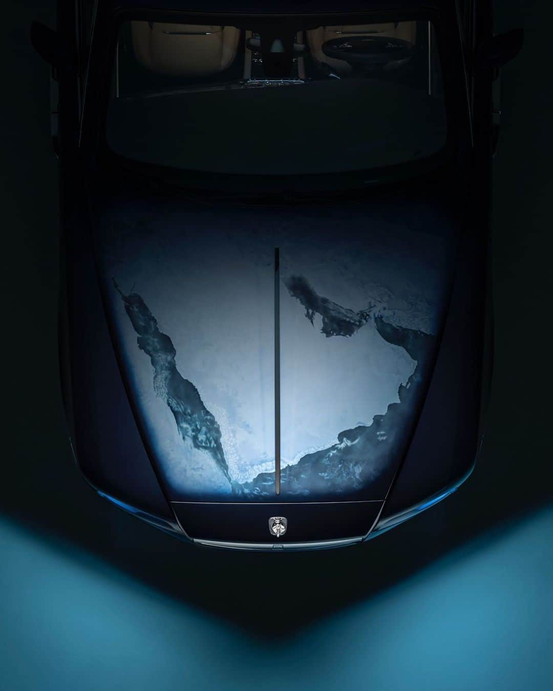 ロールス・ロイスさんのインスタグラム写真 - (ロールス・ロイスInstagram)「A marvel of master craft, this Rolls-Royce Wraith is inspired by Earth as it is viewed from space.  Hand painted to perfection, the one-of-a-kind motor car captures the breath-taking beauty of our world. The bonnet is a canvas for Bespoke artistry and the interiors offer thematic detail. At the heart of the aerial vista are views of the Middle East, Red Sea, Arabian Gulf, and Gulf of Oman — each depicted with a cosmic display of colour.   #RollsRoyceWraith  — NEDC (combined): CO2 emission: 365-363 g/km; Fuel consumption: 17.7-17.8 mpg / 16.0-15.9 l/100km *. WLTP (combined): CO2 emission: 369-357 g/km; Fuel consumption: 17.3-17.9 mpg / 16.3-15.8 l/100km #」10月28日 23時10分 - rollsroycecars