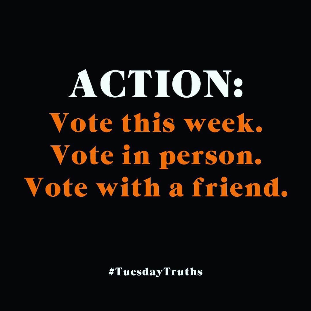オーランド・ブルームさんのインスタグラム写真 - (オーランド・ブルームInstagram)「It’s #electionweek! Take a friend - bring snacks - get that sticker 👍🇺🇸 #tuesdaytruths」10月28日 14時22分 - orlandobloom