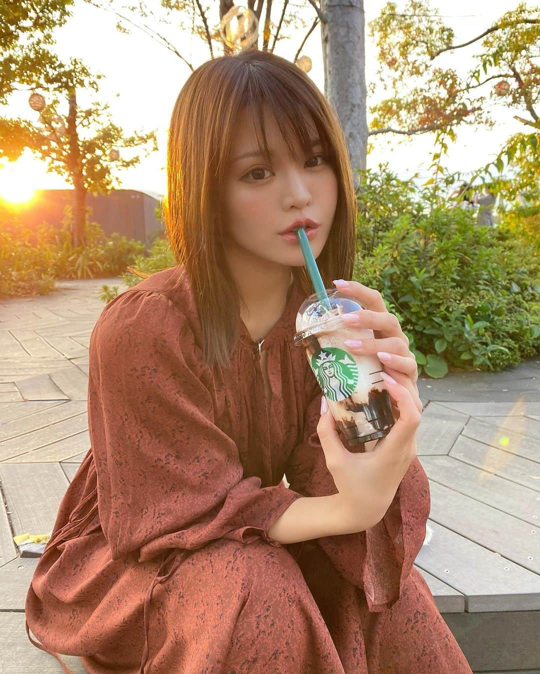 ななぴさんのインスタグラム写真 - (ななぴInstagram)「限定フラペチーノ美味しかった🍫  onepieceはsnidelで 高くてやめたワンピースがアウトレットで50％オフになってたからGet♥︎  秋色ワンピースかわいい🍁  #ワンピース　#コーデ　#スタバ　#スタバ新作　#スタバ限定　#スナイデル　#snidel #スナイデルワンピース　#スナイデルコーデ　#ワンピースコーデ」10月28日 14時25分 - __nanapgram__