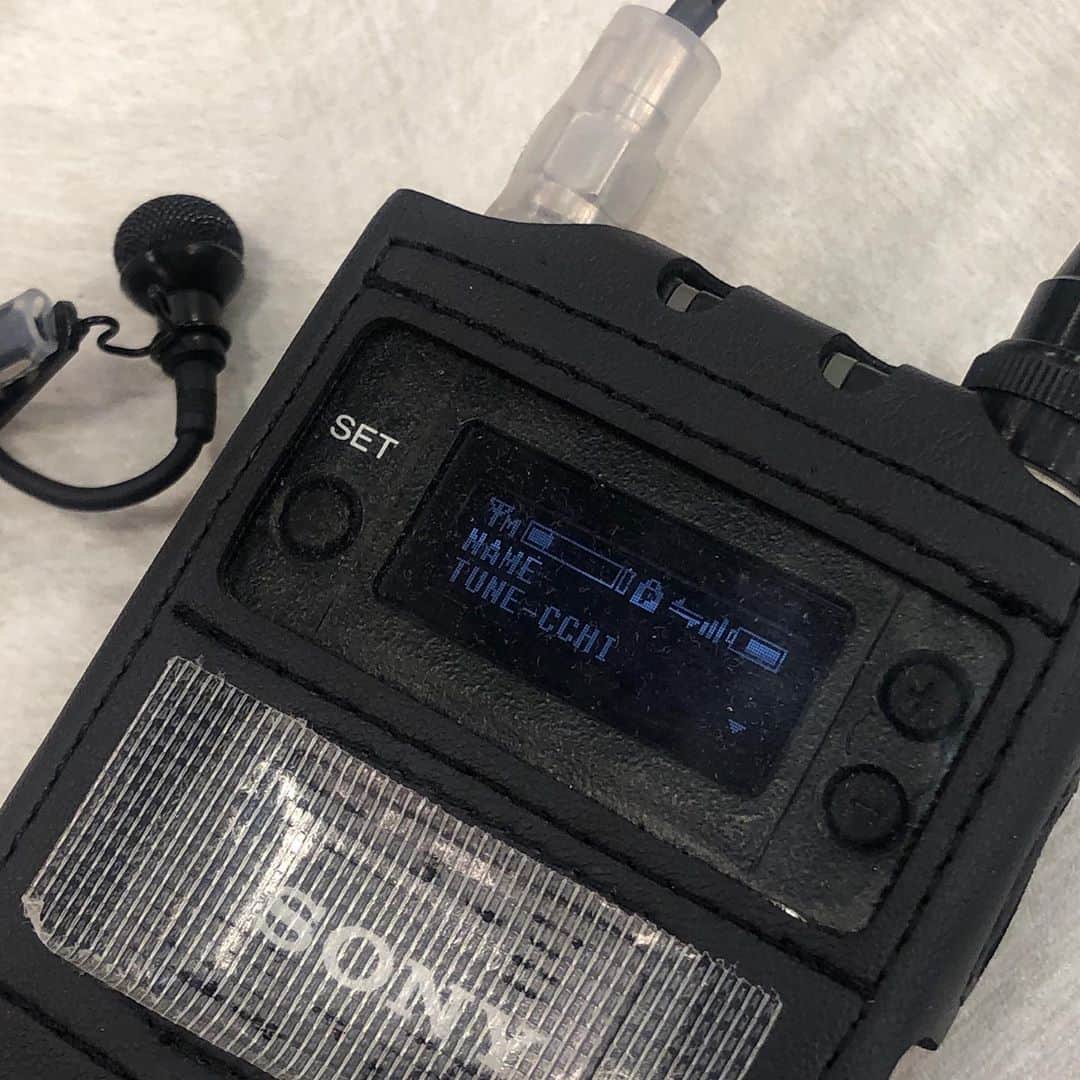 のインスタグラム：「音声さんのイタズラ🤣  前回は「えりぴょん」でしたが、今回は…  "つねっち" 🤣🤣  またまた本番前の緊張がほぐれました。 次は何かなあ🥰わくわく  #東海テレビ #アナウンサー #恒川英里」