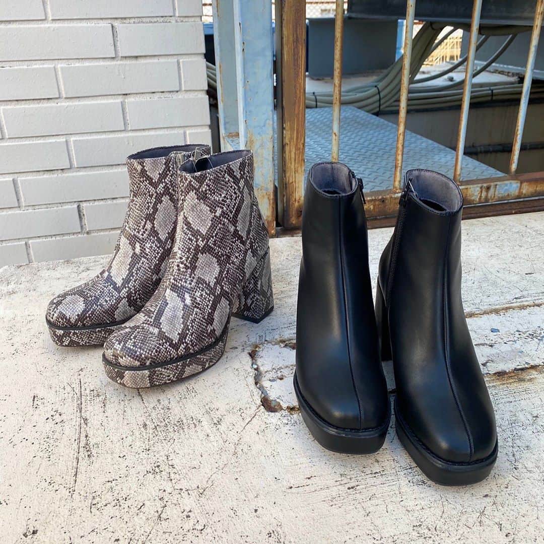 OZOCルミネエスト新宿店のインスタグラム：「﻿ ✔new boots﻿ ﻿ ﻿ 毎年人気の厚底ブーツ﻿ 今年も入荷しました🥰👏🏼﻿ ﻿ 今年らしいスクエアトゥとマットな素材感が高見えします✨﻿ ﻿ 厚底なのにとっても軽くて程よいボリューム感なのでどんなコーデにも使いやすいですよ😉💕﻿ ﻿ ﻿ 🔎厚底ストームブーツ(09321)﻿ ﻿ ¥6,990(+tax)﻿ ﻿ ﻿ #OZOC_lumineest」