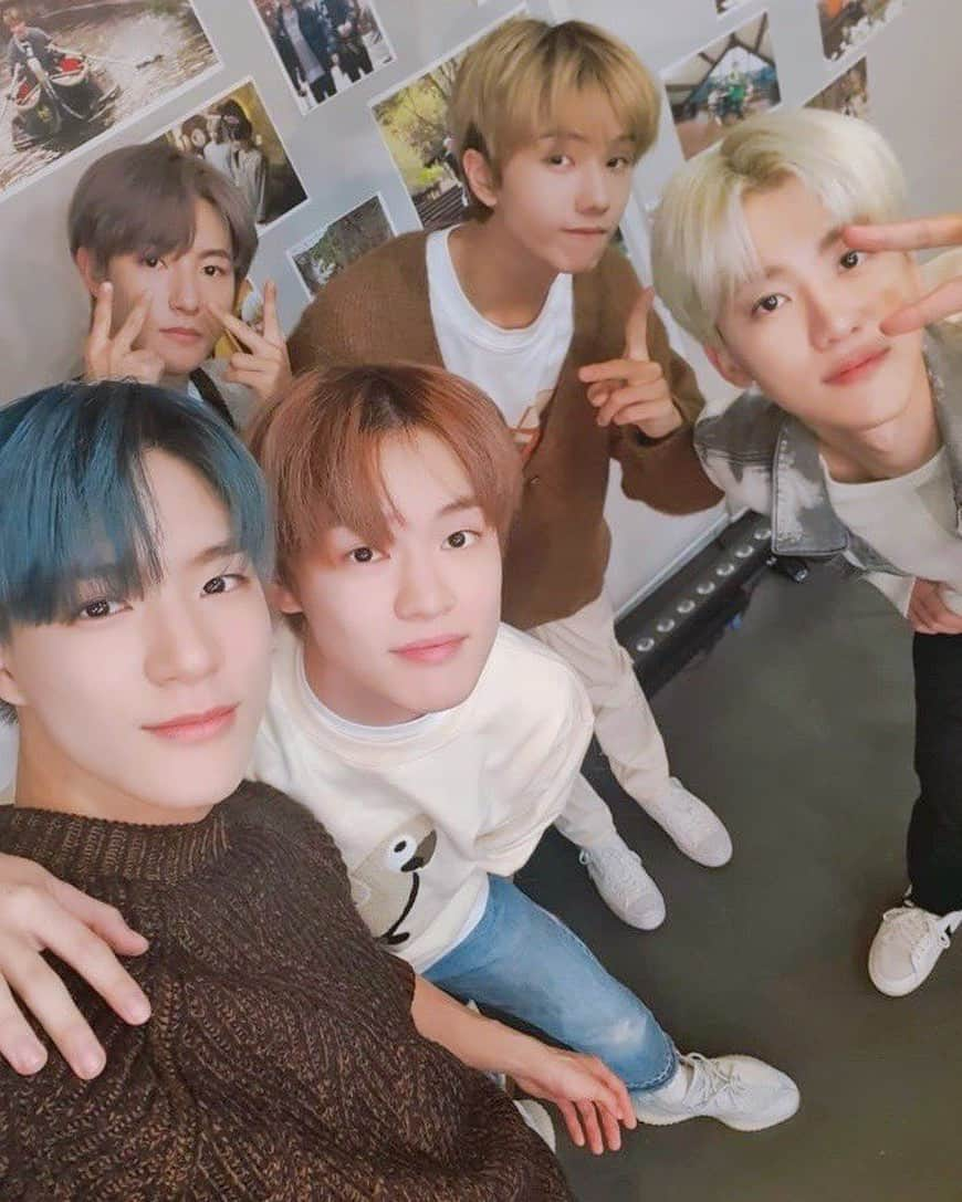 ジェノのインスタグラム：「[OFFICIAL] <201028> 💚💚💚💚💚 #NCT_LIFE #DREAM_in_Wonderland ••• siGh i missed the live bc i was out yesterday 😩 ____  < #엔시티드림 #엔시티 #이제노 #제노 #재민 #런쥔 #지성 #천러 #nct2020_resonance #LeeJeno #jeno #jaemin #renjun #chenle #jisung #nomin #nct2020 #nct #nctdream #nctu #nct127 #kpop #smtown #nctjeno >」