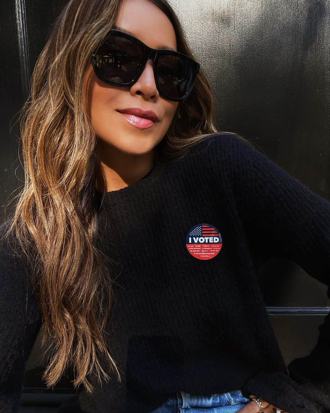 ジュリー・サリニャーナのインスタグラム：「I VOTED today!  As a Mexican immigrant, I’m very proud to have my voice heard for the most important election of our lifetime! I want change and it starts with us voting!   Please, get out and #VOTE guys, it’s so important to have our voices heard!- one week left ‘till Election Day! 🇺🇸❤️   * Mis Latinos, porfavor voten!!」