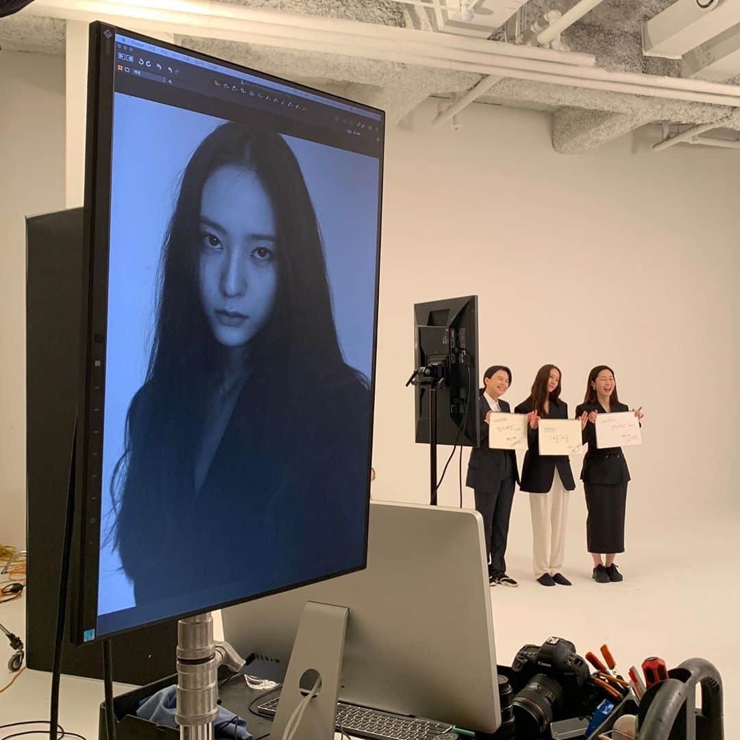 クリスタルさんのインスタグラム写真 - (クリスタルInstagram)「behindthescenes.. @marieclairekorea  #애비규환」10月28日 15時06分 - vousmevoyez