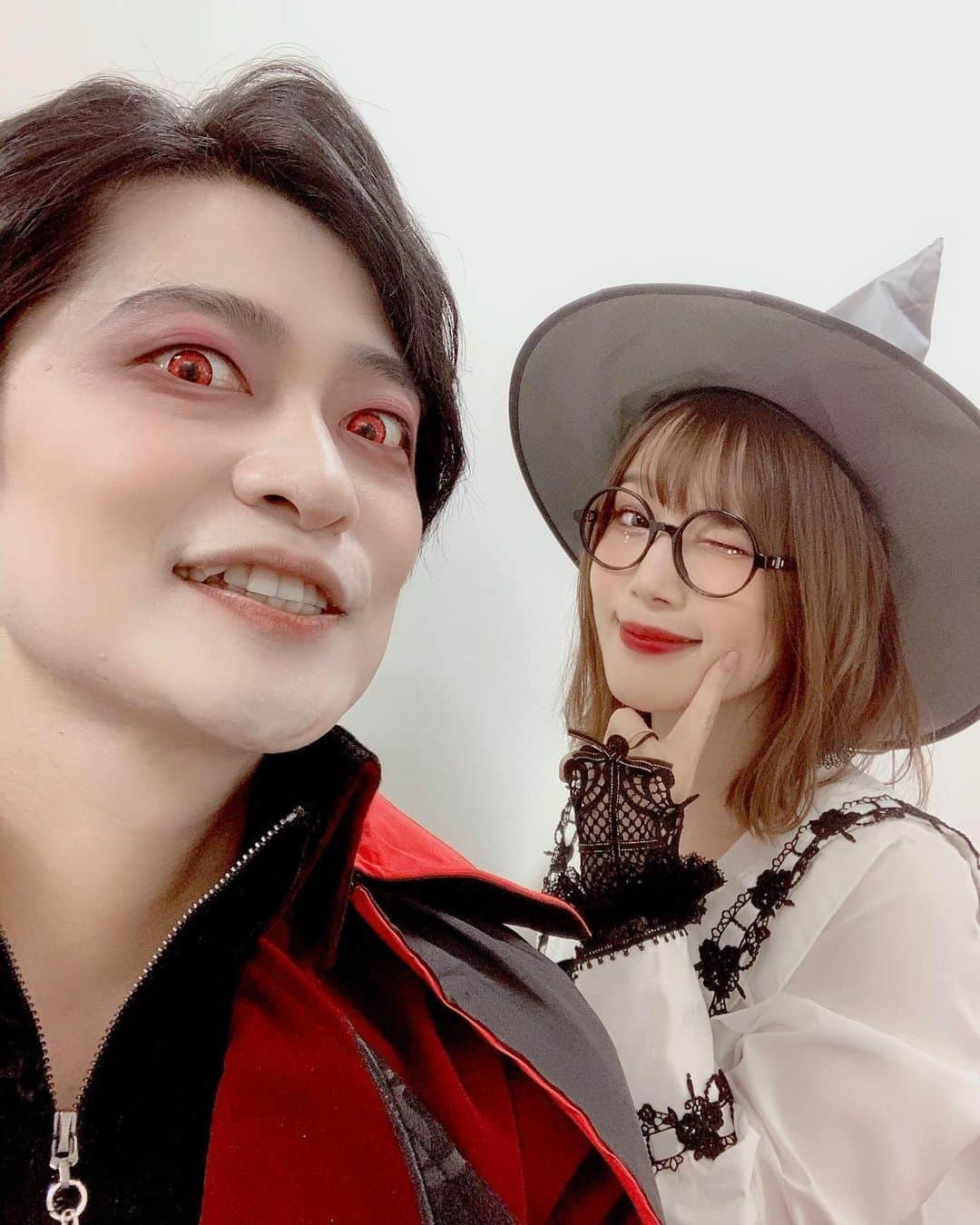 下野紘のインスタグラム：「夜あそびハロウィン、いかがでしたかな？ 久しぶりにシャカ(キック)さんにも会えたし、楽しかった〜っ！！🎃🎃🎃 #下野内田と夜あそび #下野紘 #内田真礼」