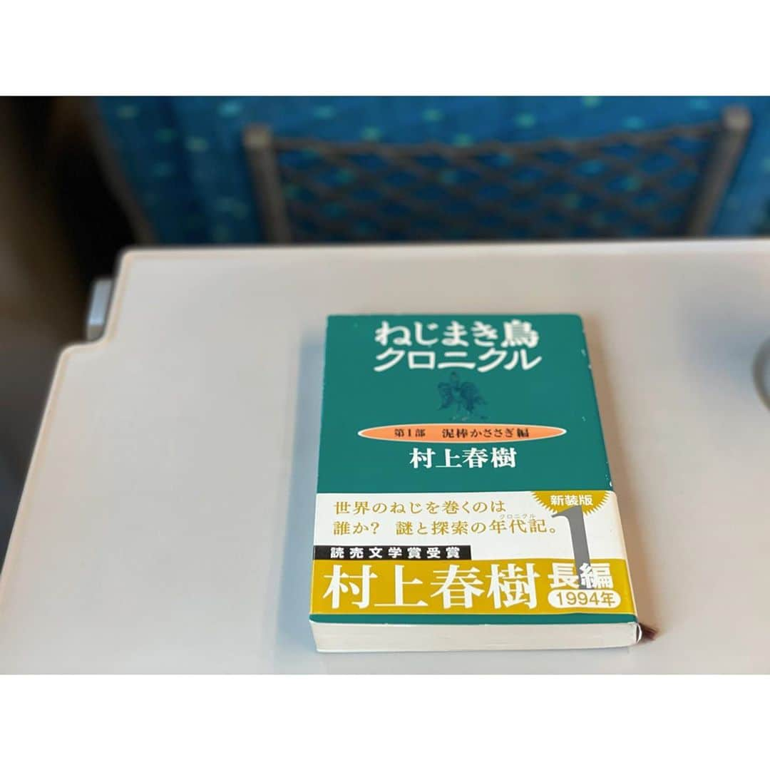 西野太盛のインスタグラム：「今回の旅のお供。 あと、ストックが6冊。 時間かかるやろうけど、その分 童心に返ったようにワクワク。」