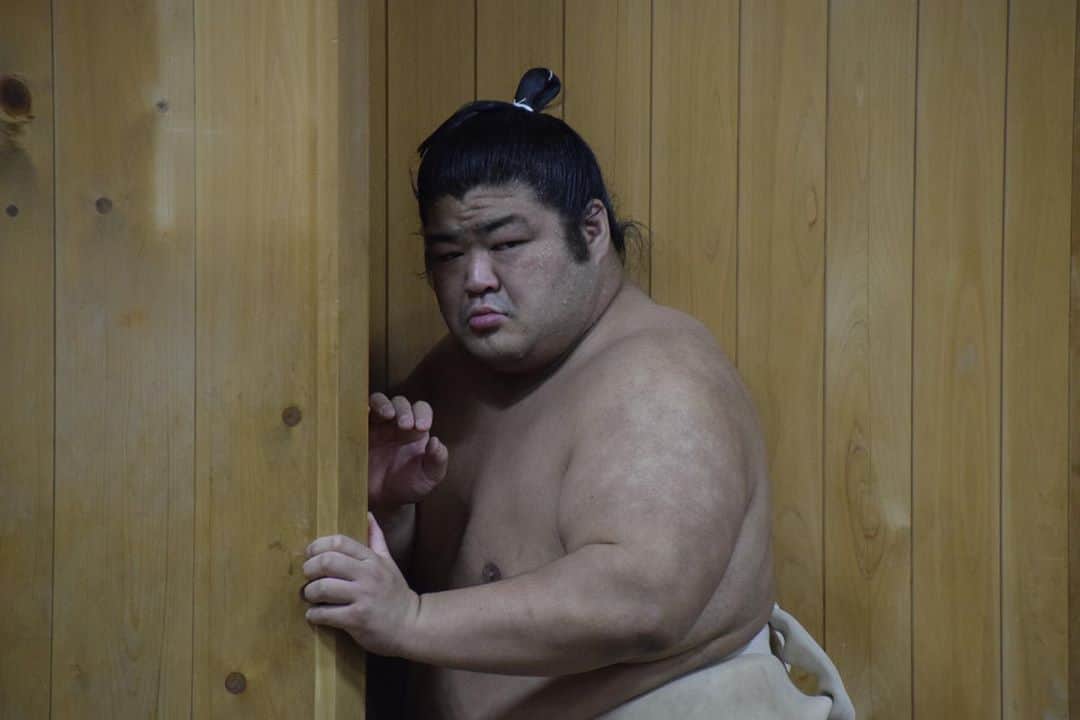 日本相撲協会さんのインスタグラム写真 - (日本相撲協会Instagram)「本日の木瀬部屋朝稽古。 幕内の德勝龍、志摩ノ海をはじめ7名の関取が所属し合計30名の力士が所属しています。 稽古動画はYouTubeチャンネルで公開致します。 動画の最後には関取からのメッセージも収録していますので是非お楽しみに！ 大相撲十一月場所は、11月8日(日)に初日を迎えます！  @sumokyokai  #大相撲 #sumo #相撲 #力士 #お相撲さん #japanphoto #sumowrestlers #japanculture #木瀬部屋 #木瀬親方 #德勝龍 #志摩ノ海 #明瀬山 #英乃海 #美ノ海 #常幸龍 #宇良 #十一月場所 #11月場所」10月28日 15時14分 - sumokyokai