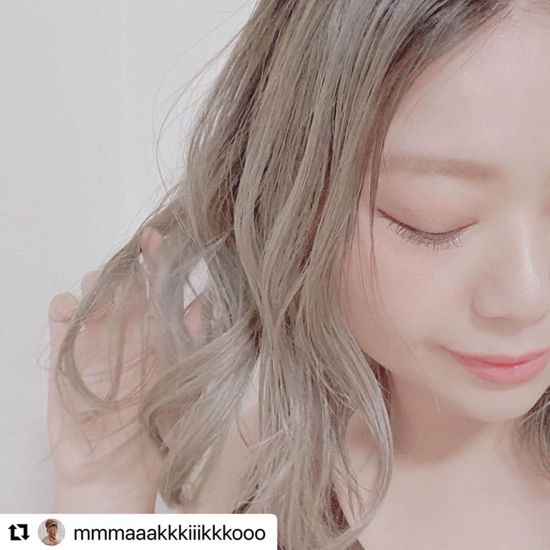 LIPIAmuse(リピアミューズ)さんのインスタグラム写真 - (LIPIAmuse(リピアミューズ)Instagram)「素敵な投稿ありがとうございます🤎@mmmaaakkkiiikkkooo with @lipiamuse  @odecomart ・・・ 𓍯𓂃  12種類のオイルと4種のエキスからなる パーフェクトヘアオイル  @lipiamuse Ella✨  サラサラでツヤツヤ髪に💓  たっぷり使用できるし、 オリエンタルビーチの甘い香りが長続きしてお気に入り💓 もう一つの香りのAnnaも使ってたけど そちらもいい香りなの🌸  ストーリーからみてみてね🌟  . . . . . #lipiamuse#ヘアオイル#ヘアケア #locari #mamagirl #ママコーデ#ママファッション#大人可愛い#大人カジュアル#カジュアルコーデ#シンプルコーデ #しまむら#ハンドメイドピアス#mamagirl#ハンドメイドアクセサリー#instagood#nail#セルフネイル #ヘアスタイル#ヘアアレンジ#pr」10月28日 15時23分 - lipiamuse