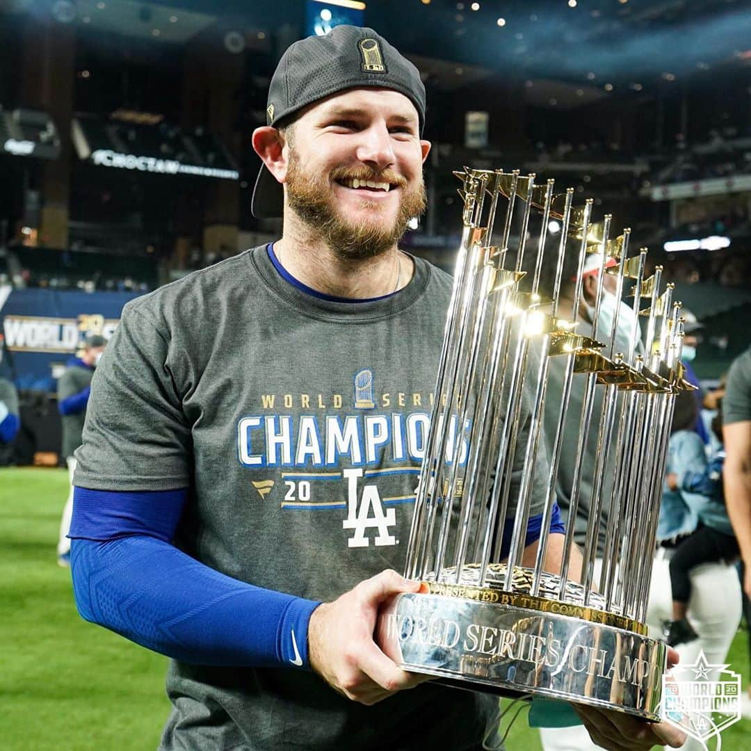 Los Angeles Dodgersさんのインスタグラム写真 - (Los Angeles DodgersInstagram)「Trophy szn.」10月28日 15時31分 - dodgers