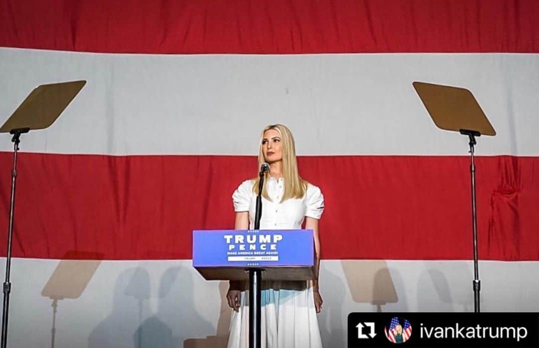 ドナルド・トランプさんのインスタグラム写真 - (ドナルド・トランプInstagram)「#Repost @ivankatrump  ・・・ ¡Gracias Miami! 🌴☀️」10月28日 15時33分 - realdonaldtrump