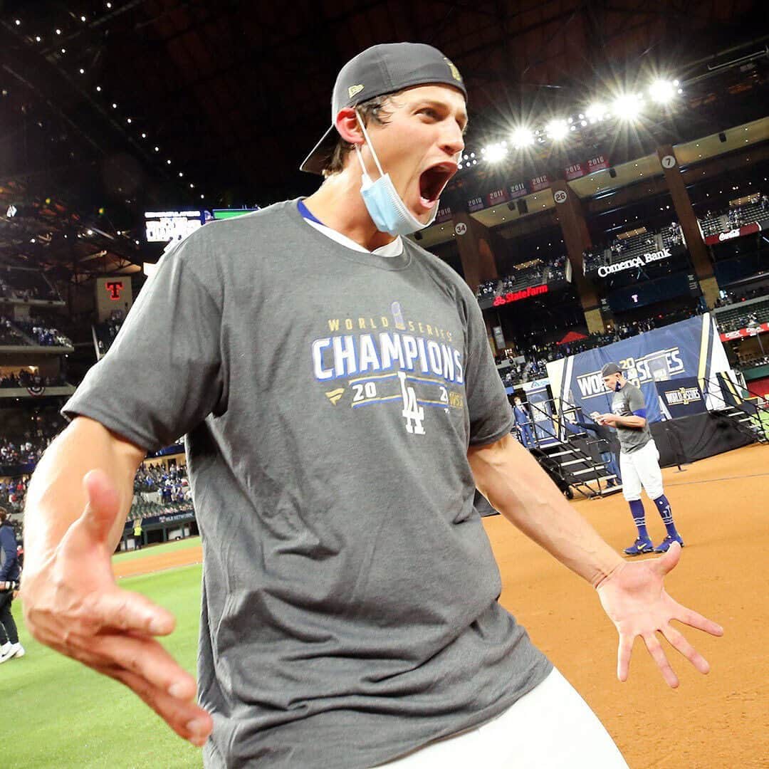 MLBさんのインスタグラム写真 - (MLBInstagram)「Your 2020 #CHAMPS.」10月28日 15時46分 - mlb