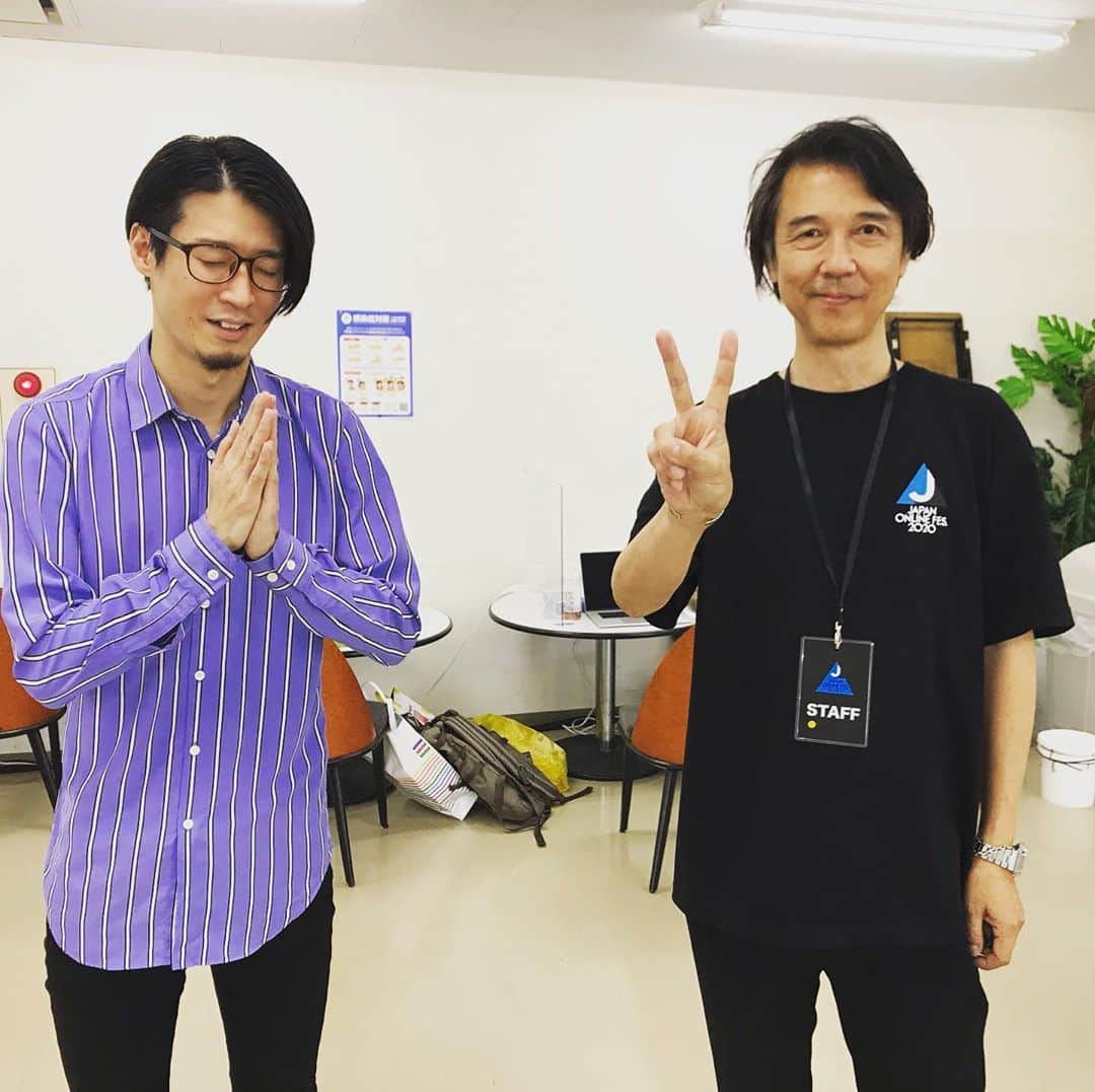 米田貴紀のインスタグラム：「rockin'on ROCKIN'ON JAPANの総編集長である山崎洋一郎さんと🙏  学生時代、僕のロックの教科書はrockin'onとROCKIN'ON JAPANでした。 表紙がボロボロになるまで繰り返し読んでたなー。 付録のCDとかカレンダーとかもワクワクしながら聴いて飾ってしてたなー。 こうやって今自分がロッキングオンと関わりを持てて本当に幸せです。  #rockinonjapan  #rockinon #夜の本気ダンス」