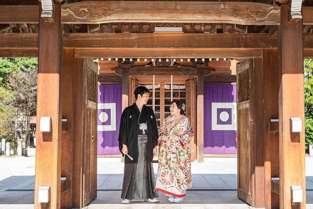 orb_weddingさんのインスタグラム写真 - (orb_weddingInstagram)「#orbweddingreport 🕊﻿ ﻿ orbで神社婚のお手伝いと前撮りのご紹介をさせていただいたお客様👘﻿ ﻿ ロケーションフォトはおふたりの自然な笑顔を写真に残すことができるのでオススメです🥰﻿ .﻿ ﻿ ---------------------------------﻿﻿ Location #警固公園﻿ Shop @juno_tenjin ﻿﻿ Kimono @juno_weddingdress  ----------------------------------﻿﻿ ﻿﻿ ﻿ #白無垢 #結婚式 #前撮り　#フォトウェディング#卒花嫁 #プレ花嫁 #式場探し #ドレス探し #結婚式準備#運命の1着 #パーティレポート #卒花フォト #プレ花嫁福岡 #式場探しレポ #ドレス探しの旅 #結婚式準備のお手伝い#とびきりのウェディングドレス  #オーブウェディング #ロケーションフォト﻿」10月28日 16時05分 - dresses_bridal_counter