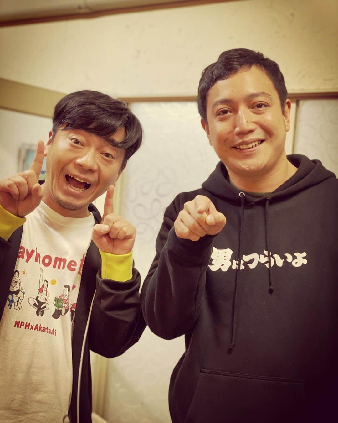 杉本知香さんのインスタグラム写真 - (杉本知香Instagram)「みんないい顔😊😊😊  江崎くん、15年ぶりのパーマ大成功❣️  #中目黒美容室 #とろサーモン村田#とろサーモン #ゆったり感江崎#ゆったり感 #内弁士ごくう  #ペレ草田」10月28日 16時08分 - sugimotoc