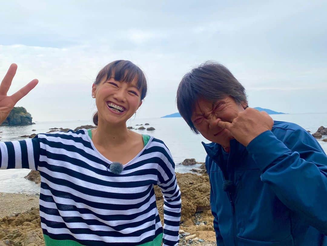 福島和可菜さんのインスタグラム写真 - (福島和可菜Instagram)「今日から、またこの方とご一緒させていただいています😊  約3カ月振り‼️  釣り界のレジェンド ✨高橋哲也さん✨  本当、笑かしてくるわー🤣🤣🤣（笑） この大爆笑の顔🤣（笑）  前回は、海上釣り堀でしたが…今回は…‼️‼️‼️ 大海原へ🌊  時化予報ではありますが…頑張るー😊👍 またUPしますね🎣  お楽しみに😁  #in #九州 #釣り #ロケ #撮影 #with #レジェンド #高橋哲也　さん #大爆笑 #海 #大海原 #釣り #Love #fishing #fish #出会えます様に #魚 #荒れ女 #時化女 #健在 #やっぱり #笑 #🎣 #🌊 #🐟 #❤️ #✨ #😊 #☀️」10月28日 16時14分 - fukushimawakana