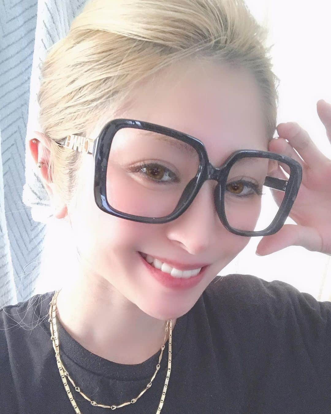 一井悠理さんのインスタグラム写真 - (一井悠理Instagram)「今日はまたスッピンでコナンくん🥰🕶 #縁がデカすぎる。 #chanel  #めがね女子  #コナンくん  #フレームはもう少し小さめが好み💦」10月28日 16時26分 - yuripoyo.1212