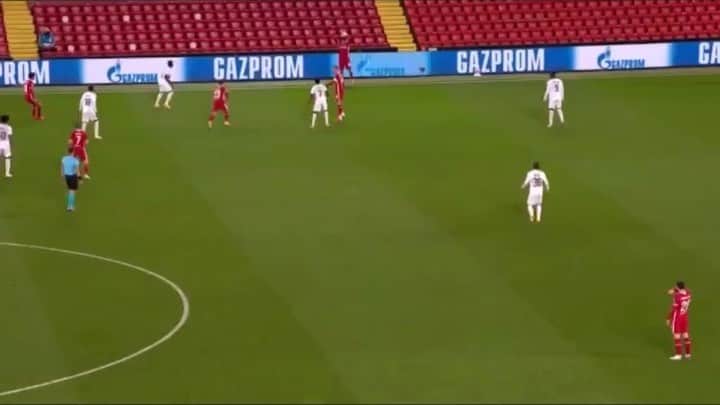 F2Freestylersのインスタグラム：「Rate this pass by @trentarnold66 on a scale of 1-10....🎯😍🔥」