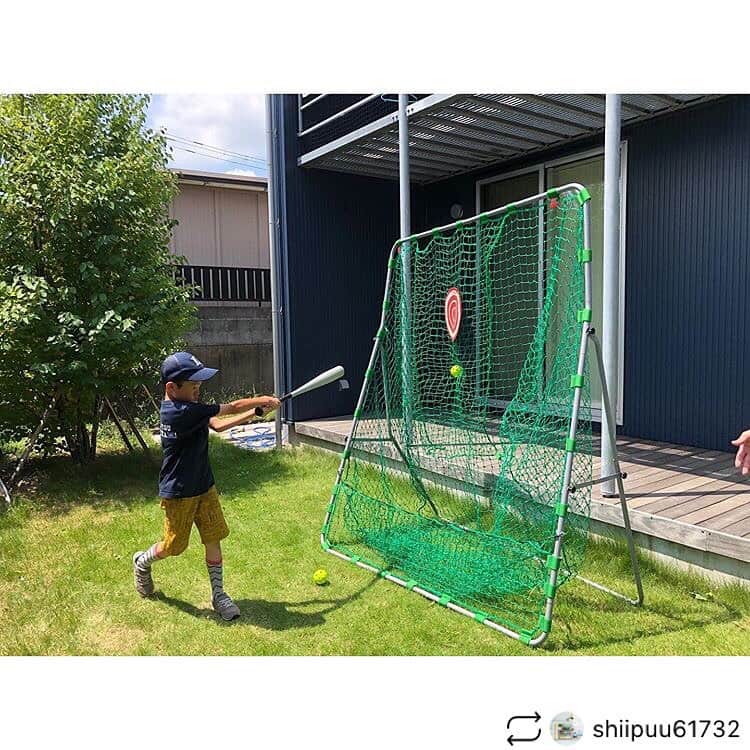 無印良品の家さんのインスタグラム写真 - (無印良品の家Instagram)「野球のバッティング練習を木の家の前で。試合に向けて一生懸命に練習する姿が、とっても素敵ですね。ご家族にトスしてもらいながら、汗を流した思い出。そんな場面の背景に、無印良品の家がある。私たちが提供したい価値が詰まった一枚です。 （@shiipuu61732さんの投稿をリポストしました）  #FoundMUJILife  -------  「Found MUJI Life」という企画をスタートしました。素敵な暮らしの背景でありたい、という無印良品の家のコンセプトのもと、実際に無印良品の家やリノベーション住宅にお住まいのオーナー様の暮らしを、こちらのアカウントでリポスト投稿させていただく企画です。素敵な暮らしをご紹介して行きますので、是非お楽しみください。  #無印良品の家 #mujihouse #無印良品 #muji #戸建て #暮らし #mujilife」10月28日 16時32分 - mujihouse