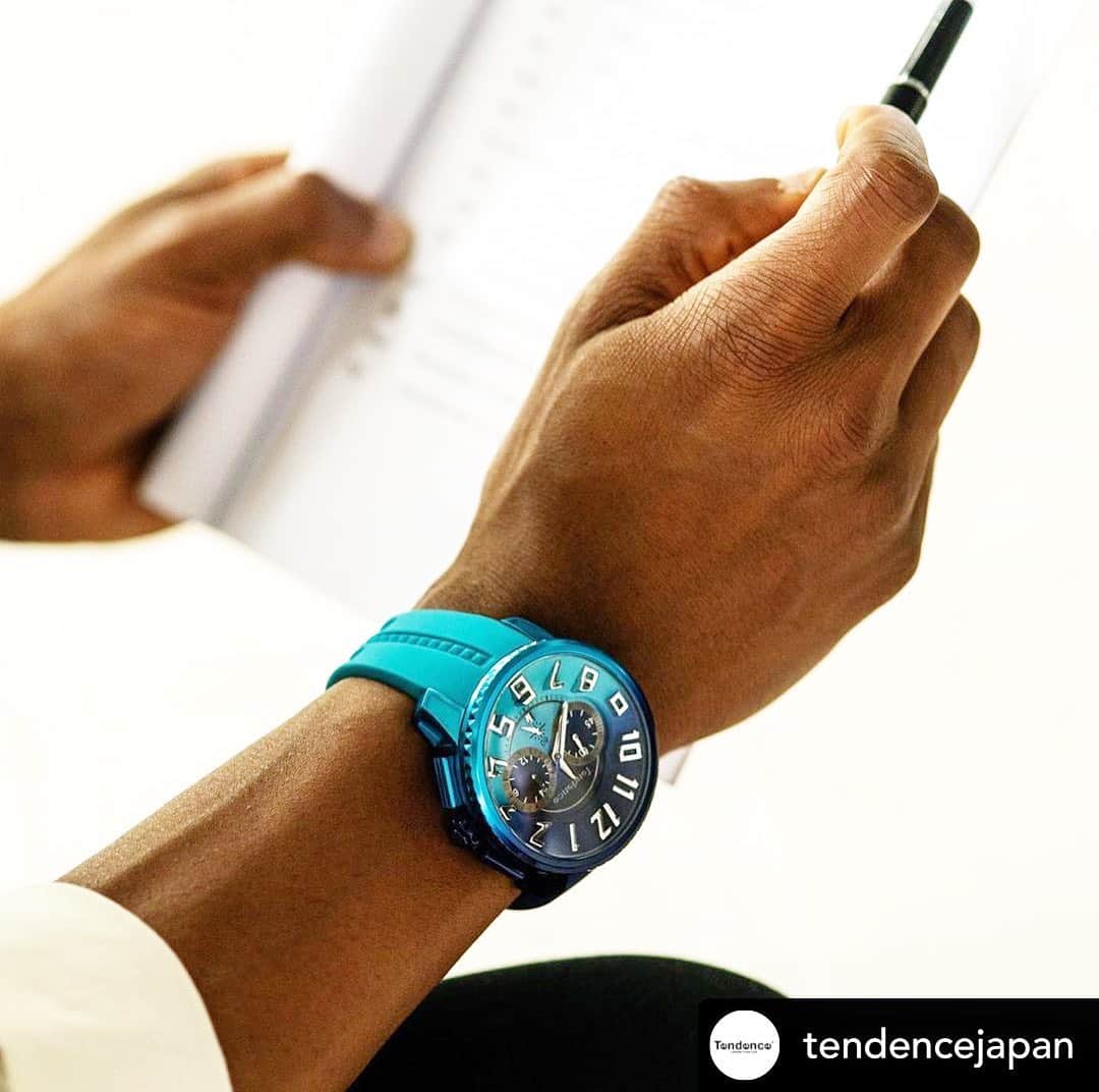 ダンテ・カーヴァーさんのインスタグラム写真 - (ダンテ・カーヴァーInstagram)「• @tendencejapan Tendence #2020AW  What Tendence means to you?  https://www.tendence.jp/c/de-color 「De'Color」  大自然の美しい瞬間を切り取り、時計のカラーリングにデザインした色彩豊かなコレクション「De’Color（ディカラー）」。慌ただしく過ぎ去る日常に、もっと自然の美しさとパワーを感じてもらいたいという願いが込められています。職人の手で一つ一つグラデーションを仕上げており、１つとして同じものがありません。  "De'Color" is a colorful collection designed to capture the beautiful moments of nature and color. We want you to feel the beauty and power of nature in your busy daily life. Gradation is finished one by one by craftsmen, each pieces is different from each other.  #tendencewatch #腕時計 #手元倶楽部 #時計好き　#今日の時計 #ファッション #ootd #プレゼント　#watchlover #個性を大事に #コーディネート #時計 #時計好き # De’Color #ディカラー#ブルー#blue」10月28日 16時46分 - dantecarverofficial