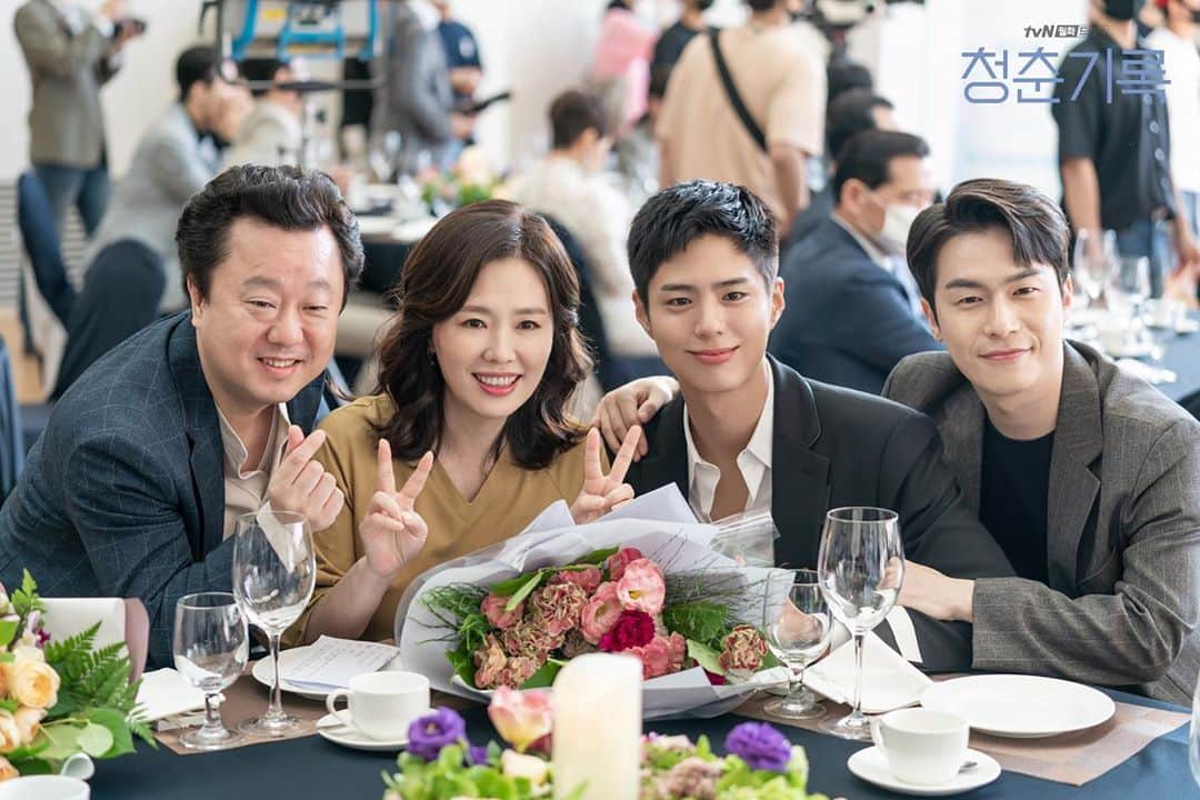 イ・ジェウォンのインスタグラム：「. #청춘기록 그리고 경준이 많이 사랑해 주셔서 감사합니다. 제 인생에도 아름다운 기억이였어요. 여러분들과 함께 공감하고 소통하는 즐거운 시간이였습니다. 또 좋은작품으로 찾아뵐게요💕」