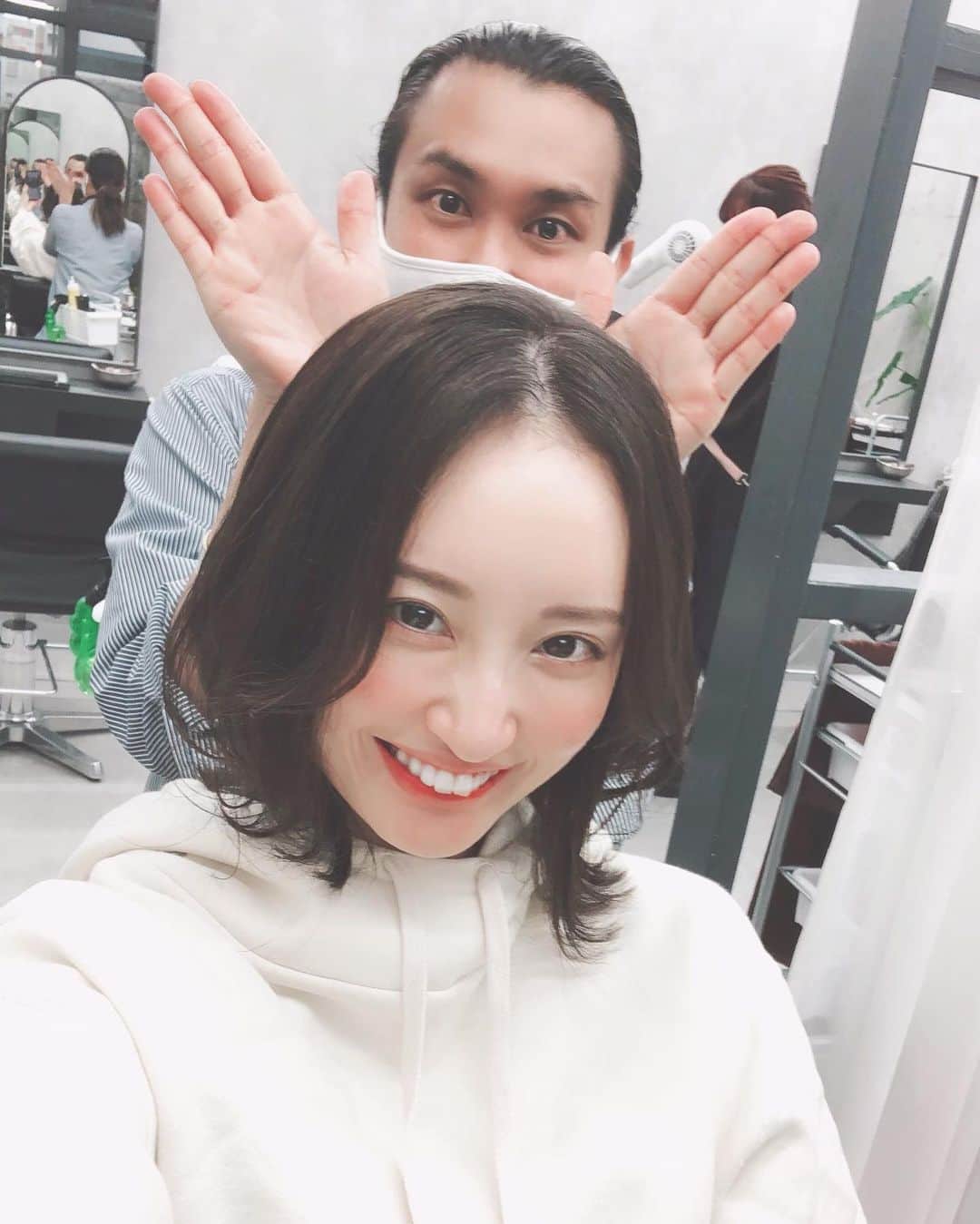 YUKAさんのインスタグラム写真 - (YUKAInstagram)「@yokotakuxx の新しいサロンへ💇‍♀️💈 伸びてきたボブにくびれを作ってもらいました🤗トリートメントもカラーもしてサラサラ〜😌 軽くて気分転換になったー🥰 ありがとうございました❣️ . #principe #レイヤーカット #レイヤーボブ #harajuku #hairstyles」10月28日 16時49分 - yukarolly