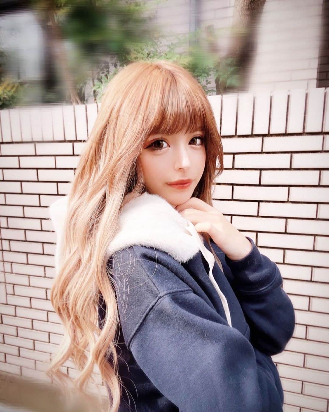 アンジェリカのインスタグラム：「🤍 . 同じ事務所の大好きなくみっきーさんの ブランド❤︎のmicoameriのパーカー お気に入り🥺🥺  フードがもこもこで可愛すぎるの🤍🤍  ぱっつんー！まえがみ🤣 . 🤍 #micoameri  @micoameriofficial」