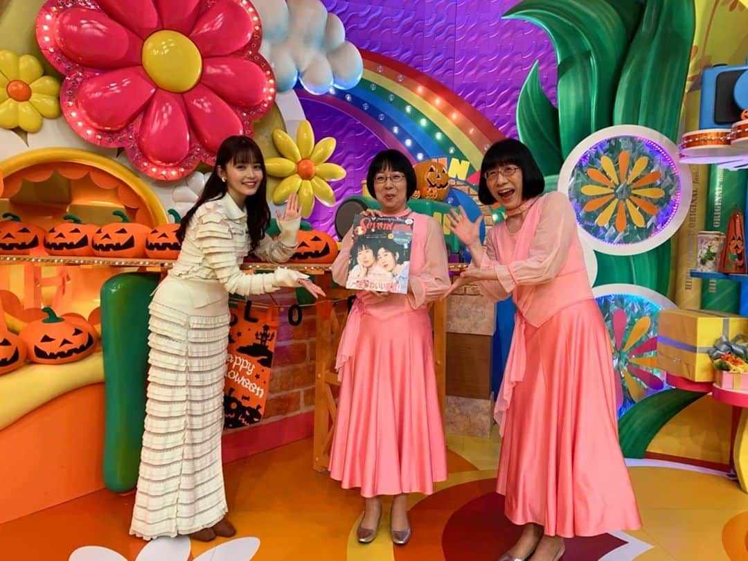 日本テレビ「ヒルナンデス！」さんのインスタグラム写真 - (日本テレビ「ヒルナンデス！」Instagram)「本日放送「阿佐ヶ谷姉妹、表紙を飾る。」で共演した江里子さん、美穂さん、りんくまちゃんの放送後のオフショット！  ロケのメイキング動画は、日テレ公式YouTubeで1か月限定公開中！©️日本テレビ  #ヒルナンデス #りんくま自撮り #阿佐ヶ谷姉妹 #渡辺江里子 #木村美穂 #久間田琳加 #奇跡のセブンティーン表紙 #発売されません」10月28日 17時40分 - hirunandesu_ntv_official