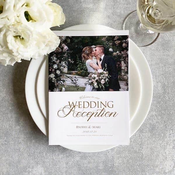 merry_wedding_shopのインスタグラム：「プロフィールブック PHT09  特別な日にふさわしい、クラス感のあるタイポグラフィーをゴールドカラーであしらいました。  発売以来、大人気のデザインです✨  プロフィールブックは、パターンオーダーとセミオーダーをお選びいただけます。  セミオーダーは前撮り写真や思い出のお写真を掲載いただけますよ🕊  同じデザインの席次表も発売中です。  詳しくは、左下のショッピングマークか、プロフィール欄のリンクよりショップにアクセスしてくださいね☺️  #ウェルカムボード #ウェルカムスペース #席次表 #席次表オーダー #プロフィールブック #プロフィールブックオーダー #メニュー表 #席札 #ペーパーアイテム #前撮り #結婚式前撮り #ウェディングフォト #ナチュラルウェディング #ボーホーウェディング #プレ花嫁 #プレ花嫁準備 #結婚式準備 #花嫁準備 #プレ花嫁さんと繋がりたい #全国のプレ花嫁さんと繋がりたい #日本中のプレ花嫁さんと繋がりたい #結婚式 #披露宴 #ウェディング #ブライダル #大人婚 #2020秋婚 #2020冬婚#2021春婚 #merrywedding」