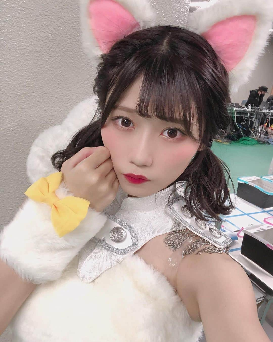 菖蒲まりんさんのインスタグラム写真 - (菖蒲まりんInstagram)「﻿ .﻿ ✧﻿ ﻿ 妄想ガールフレンド🐱💗﻿ 大好きな愛梨さんの衣装！！！！﻿  ﻿ 宝塚をイメージした『づかにゃん』という名前らしい^._.^﻿ 王子様みたいで可愛い〜〜〜〜〜👑 ﻿ .﻿ ﻿ #妄想ガールフレンド #猫 #cat #宝塚 #づかにゃん #菖蒲まりん  #NMB48 #white #좋아요 ﻿ #오오티디 #메이크업샷 #셀카 #오늘의훈녀 #idol﻿ ﻿ .﻿ ✧」10月28日 17時44分 - marin_nonfic