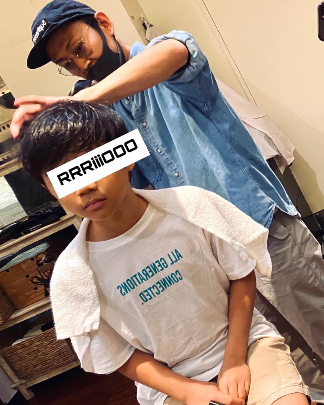 鈴木紗理奈さんのインスタグラム写真 - (鈴木紗理奈Instagram)「リオトのヘアカット。  韓流ヘアでお願いしますって わたしが勝手にオーダー。笑  #riototomama」10月28日 17時55分 - munehirovoice