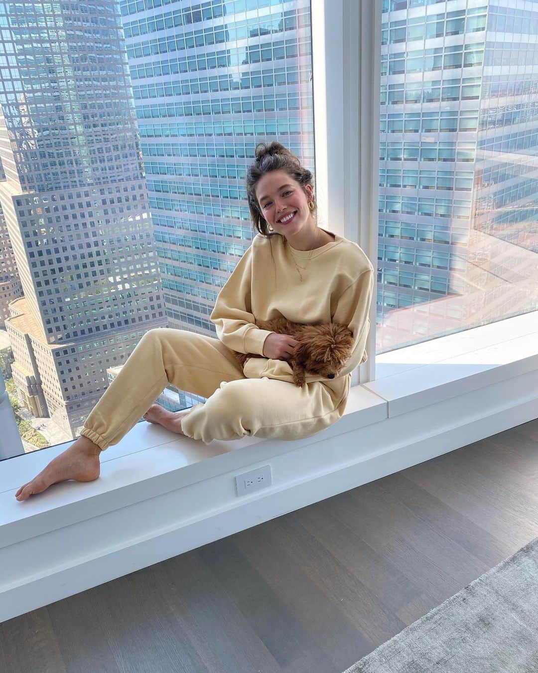 エミリー・DiDonatoのインスタグラム：「Cozy day with my little Friz 💛 🐶」
