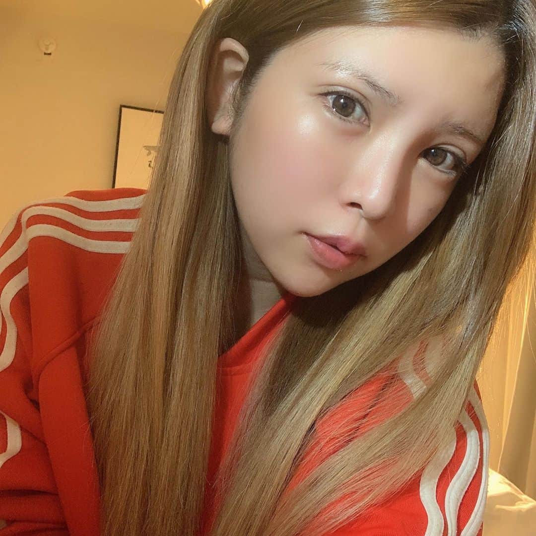 坂口杏里のインスタグラム：「0:00オープンなので、お待ちしてます😊  歌舞伎町2-14-8 メトロプラザ2ビル 3F  BAR  SEA 0362338484」