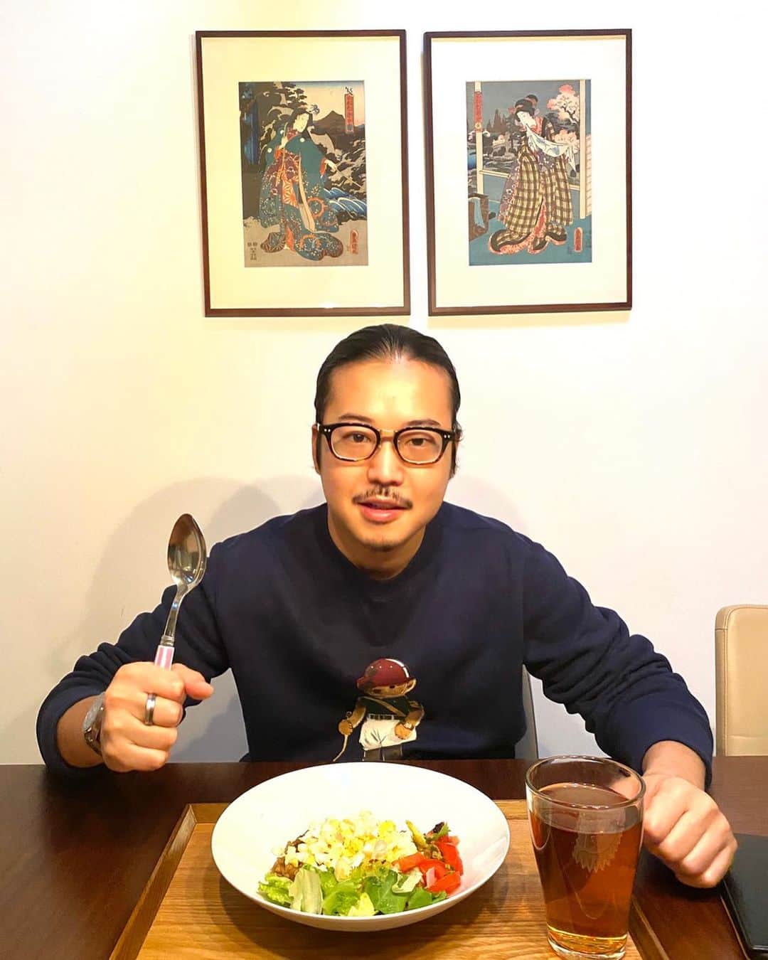 反田恭平さんのインスタグラム写真 - (反田恭平Instagram)「Mo.Sado cooked his own original Curry 🍛 for me ;))  #料理 #カレー #curry」10月28日 23時25分 - kyoheisorita