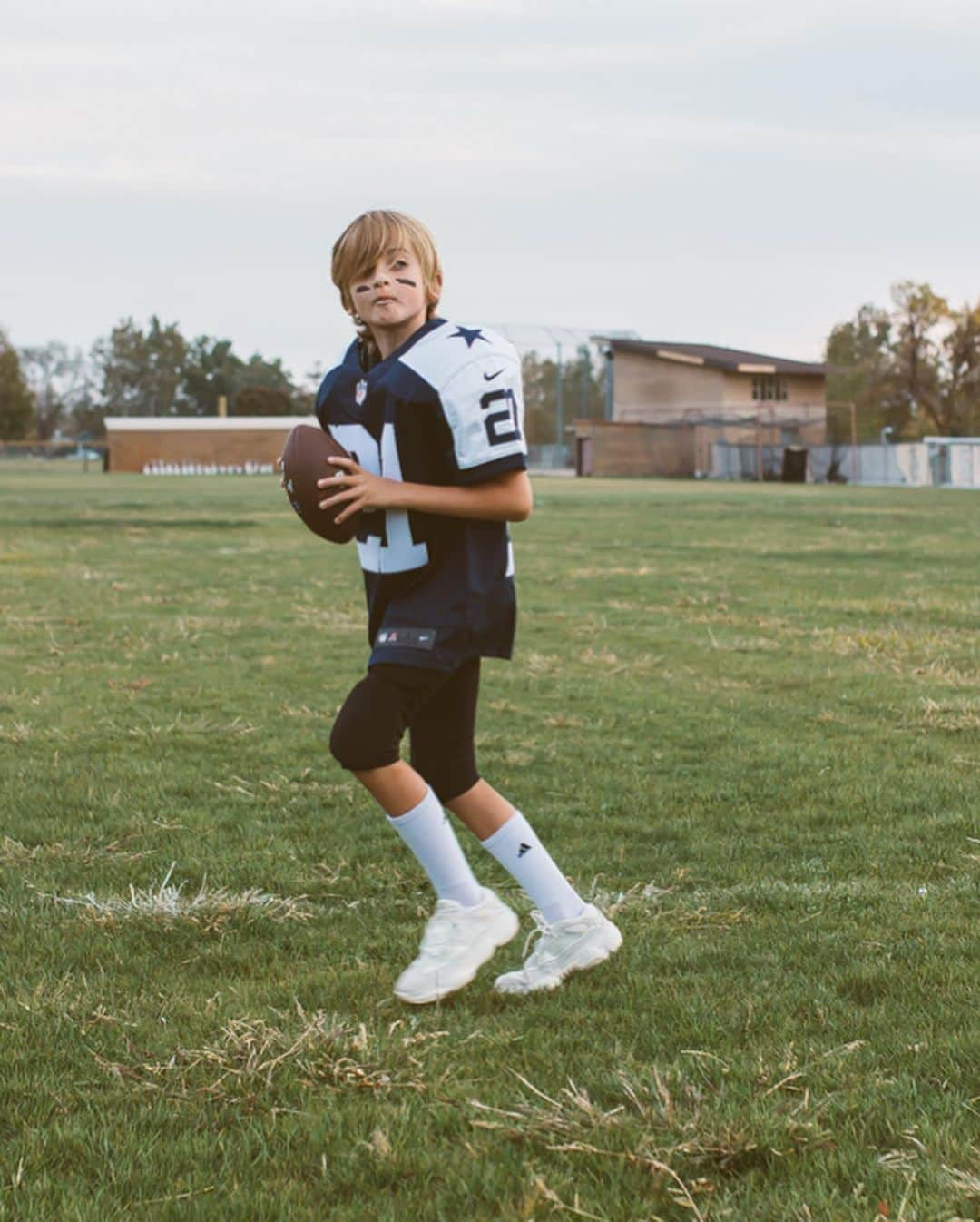 Cara Van Brocklinさんのインスタグラム写真 - (Cara Van BrocklinInstagram)「I could post a million pics of this kid and it still wouldn’t be enough! I can’t believe he is 9 today, it seems like just yesterday he was turning 1! If you know Hanes, you know he is the sweetest boy in the world! He loves harder than anyone I know, and is the best big brother and best friend 🖤. He truly is my hero and someone I look up to, nothing will stop him from following his dreams! I love you Hanes and hope you have the best bday ever! 🎈」10月28日 23時27分 - caraloren