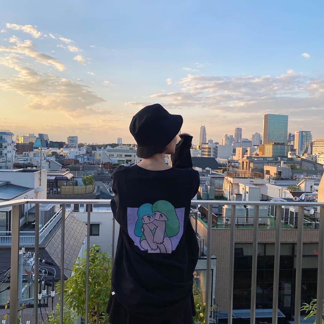 糸原美波さんのインスタグラム写真 - (糸原美波Instagram)「こういう服装も大好き 🌙 Tシャツの後ろがかわいいんです 〜」10月28日 18時01分 - minami_itohara