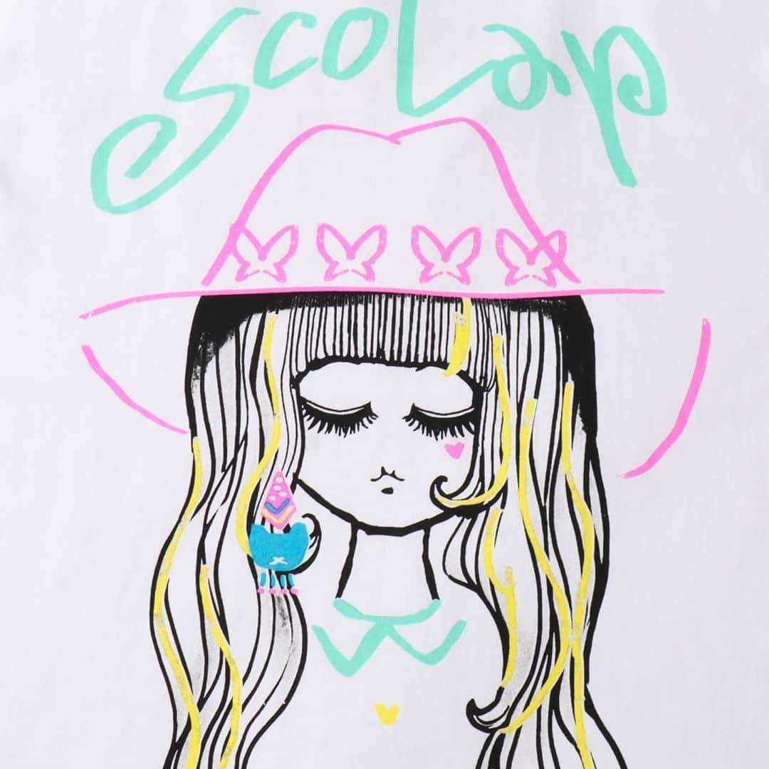 ScoLar(スカラー) ネットショップさんのインスタグラム写真 - (ScoLar(スカラー) ネットショップInstagram)「明日17時より発売の新作から、ポップなロンTをご紹介✨  長い髪にふさふさまつ毛、お気に入りのイヤリングを揺らしてオシャレな帽子がアクセント👒 ステキな女の子が描かれたインパクト大のデザイン！  ロングシーズン楽しめるコットン100%素材で、1枚でも羽織と合わせても着回せます。  ベーシックカラーからハデカワカラーまで、全4色をご用意♥  あなたはどのカラーの子がすき？  Model @azumi.3.3.3 Photo @kazuhisataniguchi_309 @309studio_  #scolar #isscolar #scolarparity #スカラー #イズスカラー #スカラーパリティ #scolarofficial #2020aw #scolar_ootd #ハデカワ #個性的 #着るアート #harajukukawaii #harajukustyle #harajukufashion #kawaiigirl #coordinate #likeforlikes #秋コーデ #スカラーちゃん親衛隊 #お洒落好き ‬ #個性的ファッション #個性的‬ #オシャレ女子 #kawaiifashion #個性派ファッション #ロンT #ロングtシャツ #レトロ #レトロコーデ」10月28日 18時07分 - scolar_netshop