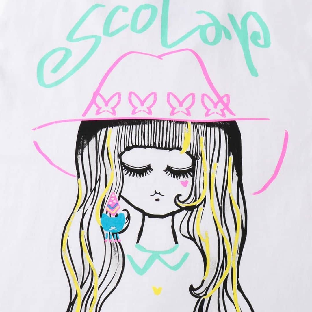 ScoLar(スカラー) ネットショップさんのインスタグラム写真 - (ScoLar(スカラー) ネットショップInstagram)「明日17時より発売の新作から、ポップなロンTをご紹介✨  長い髪にふさふさまつ毛、お気に入りのイヤリングを揺らしてオシャレな帽子がアクセント👒 ステキな女の子が描かれたインパクト大のデザイン！  ロングシーズン楽しめるコットン100%素材で、1枚でも羽織と合わせても着回せます。  ベーシックカラーからハデカワカラーまで、全4色をご用意♥  あなたはどのカラーの子がすき？  Model @azumi.3.3.3 Photo @kazuhisataniguchi_309 @309studio_  #scolar #isscolar #scolarparity #スカラー #イズスカラー #スカラーパリティ #scolarofficial #2020aw #scolar_ootd #ハデカワ #個性的 #着るアート #harajukukawaii #harajukustyle #harajukufashion #kawaiigirl #coordinate #likeforlikes #秋コーデ #スカラーちゃん親衛隊 #お洒落好き ‬ #個性的ファッション #個性的‬ #オシャレ女子 #kawaiifashion #個性派ファッション #ロンT #ロングtシャツ #レトロ #レトロコーデ」10月28日 18時03分 - scolar_netshop