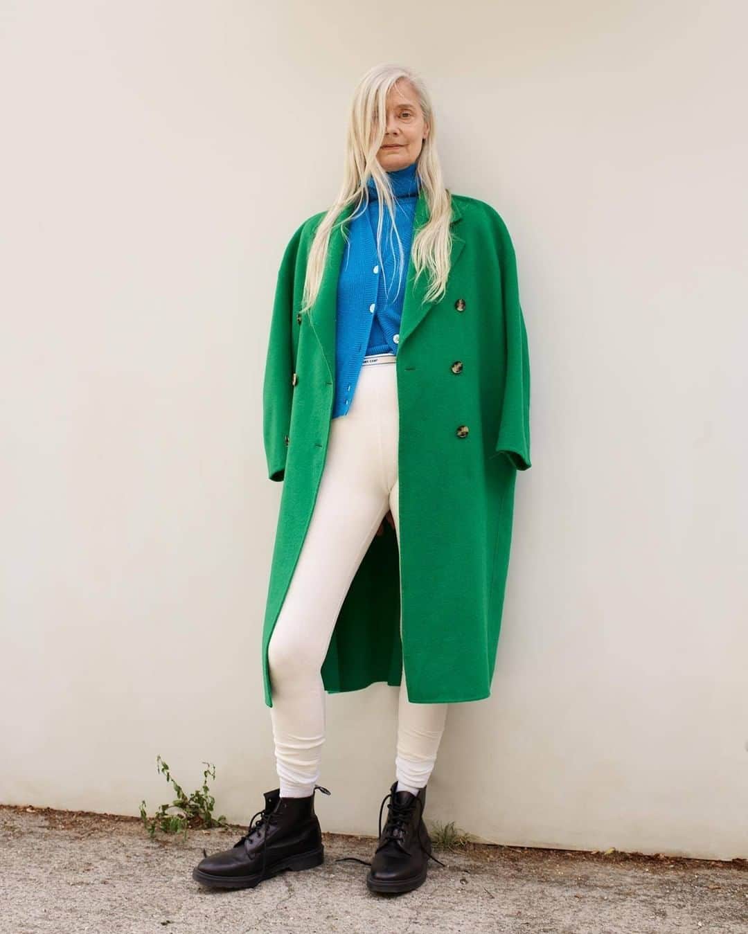 アメリカンビンテージのインスタグラム：「The coat, an outdoor yet personal piece that you can also enjoy from the inside out with its luxurious, unlined and second-skin woollen cloth! ___ #AmericanVintage #FW20 #womenswear」