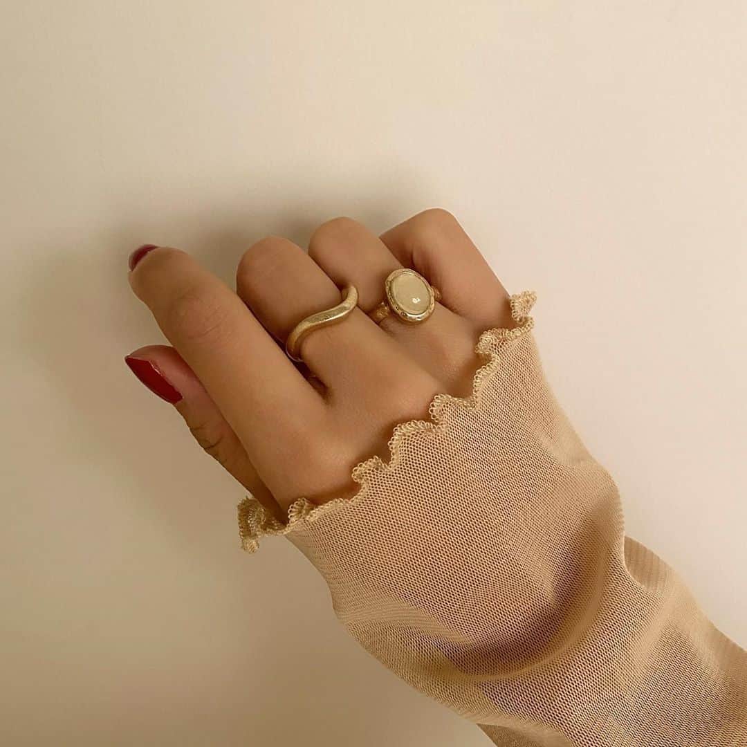 吉田佳菜のインスタグラム：「ㅤㅤㅤㅤㅤㅤㅤㅤㅤㅤㅤㅤㅤ ㅤㅤㅤㅤㅤㅤㅤㅤㅤㅤㅤㅤㅤ リング重ね付けしたい気分♫ 太めもストーンもかわいいなぁ〜 ㅤㅤㅤㅤㅤㅤㅤㅤㅤㅤㅤㅤㅤ ㅤㅤㅤㅤㅤㅤㅤㅤㅤㅤㅤㅤㅤ #ring #accessory  #kana_chicode #ちわcode #whoswhochico #salonbychico #kanas_nail #ちわこnail」