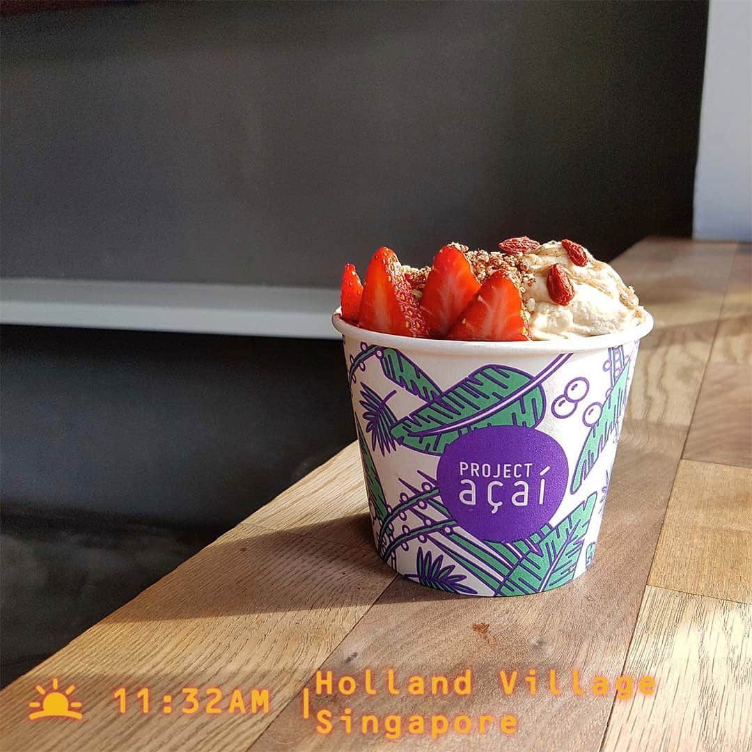 HereNowさんのインスタグラム写真 - (HereNowInstagram)「Replenish your body’s nutrients after a day of sightseeing in the Singapore heat  📍：Project Acai（Singapore）  "This place serves delicious and healthy snacks, desserts, and meals. Everything they put in their acai bowls is fresh and beautifully designed, perfect for Instagram. Whenever I'm in the neighbourhood I make sure to stop by for either a quick snack like a small bowl or a smoothie, or something more filling. Everything on the menu is super tasty and 100% guilt-free. My go-to item is the Flower Bowl!" Zara Salahuddin  #herenow #herenowsingapore #Singapore #visitsingapore #シンガポール #싱가포르 #싱가포르여행 #싱가폴 #新加坡 #likeforfollow #like4likes #likelike #instapassport  #breakfastideas #breakfast #foodporn #food #foodphotography #foodstagram #foodie #healthylifestyle #morning #morningvibes」10月28日 18時23分 - herenowcity