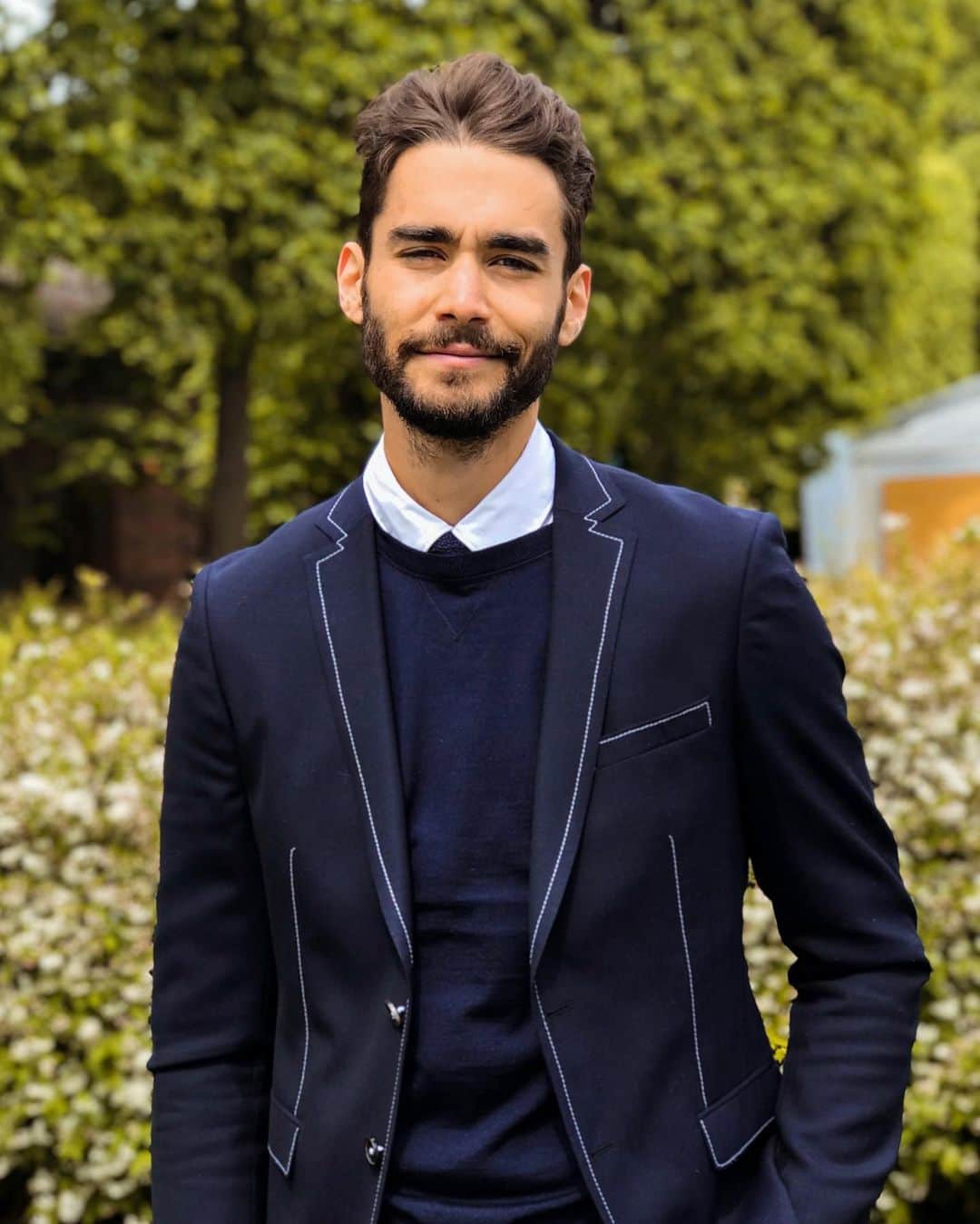 NICOLAS SIMOESのインスタグラム：「Legend of the fall 🍂✨ * #suitday #ootd」