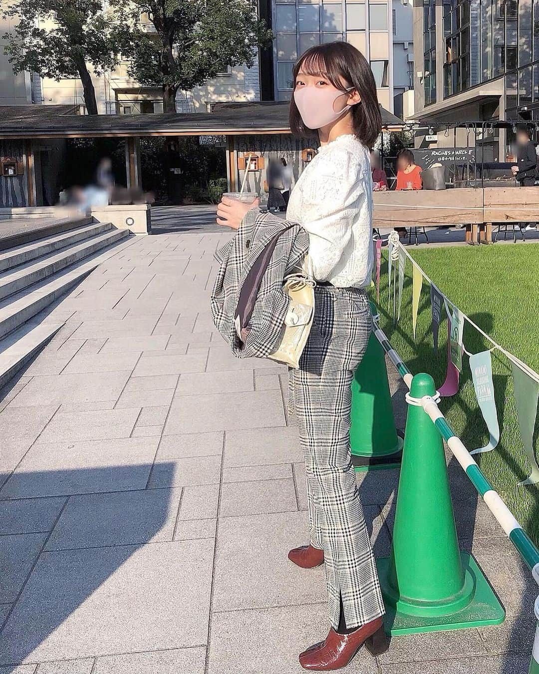 土路生優里さんのインスタグラム写真 - (土路生優里Instagram)「チェックのセットアップを着てる自分がなんだか小っ恥ずかしくて基本ジャケットは脱いでいました（╹◡╹）笑 セットアップが似合う女になりたいものですナ😌  #秋コーデ #セットアップ #ootd #niceclaup #ナイスクラップ #beams #sly」10月28日 18時22分 - torochan__324