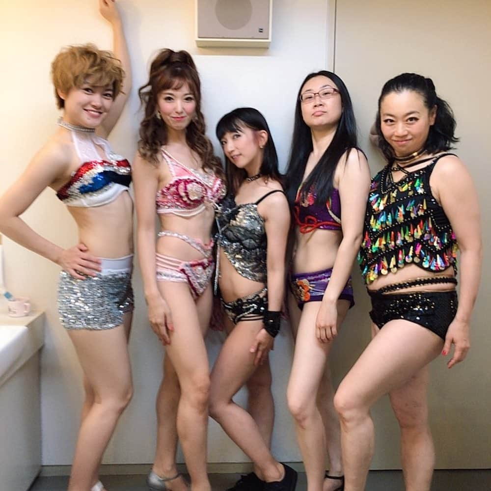 長江愛美さんのインスタグラム写真 - (長江愛美Instagram)「【いつも応援してくださる皆様へ】  私の所属している劇団、山田ジャパンからのお知らせです🇯🇵  2020年4月に予定していた公演が、新型コロナウイルスによる影響で中止となり、 劇団として活動再開の目処がなかなか立てられずにおりました。  心苦しい日々が続いておりましたが、 ついに2021年、新作の上演が決定致しました🎉  それに伴いまして、 『山田ジャパン 再始動のための支援プロジェクト』 と題しましたクラウドファンディングを実施致します🙇‍♀️  公演するためには、まだまだ沢山の課題がありますが、 やっぱり、舞台は生で観たいし、観て頂きたい。  コロナでたくさんの舞台やライブが中止になりました。 どれもその時にしか出来ない、たくさんの人の想いがつまった、かけがえのないものだったと思います。  劇場で、生で、同じ空気の中でしか感じられない大切なものが本当にたくさんある。  1日も早く、満席で、笑って泣いてが、出来る日が来ることを心から願います。  私達も、コロナに負けず、大好きな舞台を、大好きな仲間たちと共に、無事に開幕できるよう、一丸となり、全てをかけ挑んでまいります。  皆様の温かいご支援、ご協力の程、何卒、よろしくお願いいたします。  インスタプロフィール欄に、リンク貼らせていただいておりますので、ご覧いただければ幸いです🙇‍♀️  #クラウドファンディング #山田ジャパン #演劇 #舞台 #よろしくお願い致します」10月28日 18時28分 - manamin.512