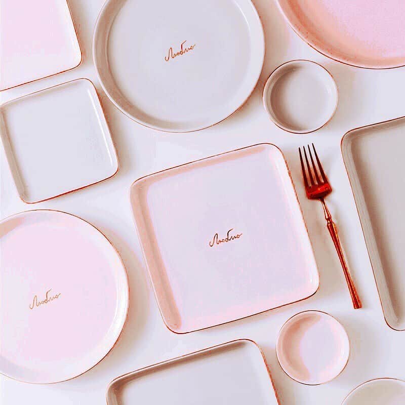 チップ＆ペッパーのインスタグラム：「Cooler nights are just another reason to cosy up and cook in. 🌬 Our beautiful ceramic pastel plate collection is perfect for starters and side salads.  . . . . . . . . #scandi #stylraven #apartmenttherapy #interior #industrial #myinterior #bohemian #bohostyle #natural #hygge #brickwall #bohohome #bohodecor #modernbohemian #kitchenideas #modernkitchen #morninglight #interior4all #americanstyle #woodenhouse #interior123 #interior4inspo #interior_delux #interiordesign #hangingchair #swing #scandinavian #mynordicroom #farmhouse」