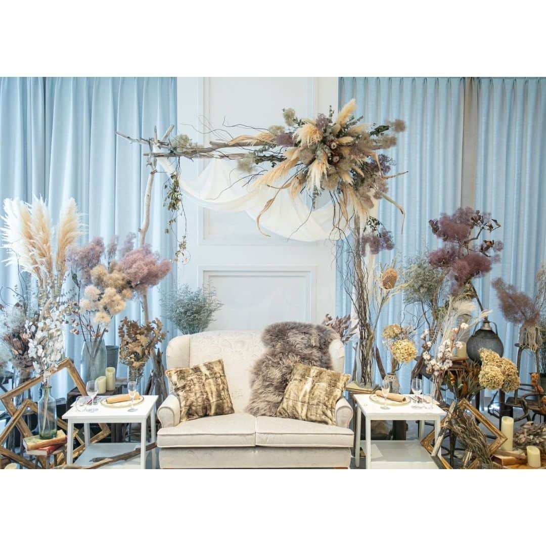 Wedding Park 公式さんのインスタグラム写真 - (Wedding Park 公式Instagram)「💐TODAY’s PICK UP ハナレポ💐  こんばんは！ ウエディングパークのハナレポ編集部です💁‍♀️  今日のピックアップは、 saさまのハナレポ👰  コロナ禍の結婚式、 しっかりとした対策で無事に執り行えたようです♡  演出は最小限にしてフリーの時間を増やし、 ゲストの皆さまと ゆっくり過ごすことができたとのこと！ イメージ通りだという高砂や ウエディングケーキも素敵ですね✨  ＜この式場を決めたポイント＞ 2020年8月にグランドオープンということで、 参列されるかたにもより一層 楽しみにしていただけるのではないかという点、 式場巡りをした中で、 新しい式場は他の式場と比べて 設備等もしっかりとしていたことが決め手  💒この結婚式場を詳しく サンフィレール岡崎（愛知） https://www.weddingpark.net/00001fbd/  💍この結婚式についてもっと詳しく ▼saさまのハナレポ♡ https://www.weddingpark.net/hanarepo/8557/  ーーーーーー #ベストハナレポ にエントリーしよう👑  @weddingpark をフォロー ＋#ベストハナレポ をつけて 投稿してください♡  ベストハナレポに選ばれた花嫁さまは 月末に表彰投稿をさせていただいています♩  たくさんのご参加お待ちしています！  ーーーーーー #プレ花嫁 #式場探し #2020婚 #2021婚 #2020冬婚 #2021春婚 #ちーむ2020 #日本中のプレ花嫁さんと繋がりたい #結婚式 #結婚式準備 #結婚準備 #プロポーズ #ウエパ #ウエディングパーク #ハナレポ #サンフィレール岡崎 ーーーーーー」10月28日 18時30分 - weddingpark