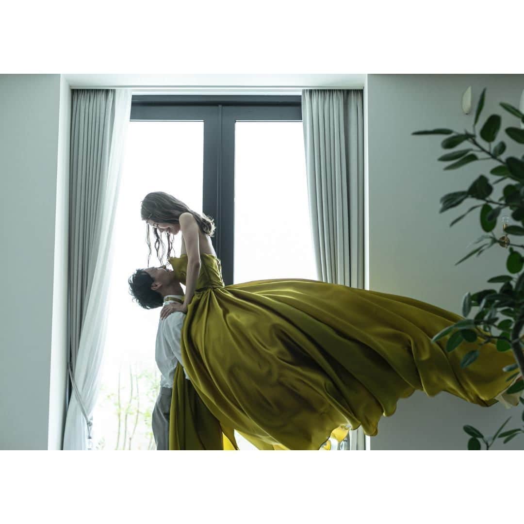 Wedding Park 公式さんのインスタグラム写真 - (Wedding Park 公式Instagram)「💐TODAY’s PICK UP ハナレポ💐  こんばんは！ ウエディングパークのハナレポ編集部です💁‍♀️  今日のピックアップは、 saさまのハナレポ👰  コロナ禍の結婚式、 しっかりとした対策で無事に執り行えたようです♡  演出は最小限にしてフリーの時間を増やし、 ゲストの皆さまと ゆっくり過ごすことができたとのこと！ イメージ通りだという高砂や ウエディングケーキも素敵ですね✨  ＜この式場を決めたポイント＞ 2020年8月にグランドオープンということで、 参列されるかたにもより一層 楽しみにしていただけるのではないかという点、 式場巡りをした中で、 新しい式場は他の式場と比べて 設備等もしっかりとしていたことが決め手  💒この結婚式場を詳しく サンフィレール岡崎（愛知） https://www.weddingpark.net/00001fbd/  💍この結婚式についてもっと詳しく ▼saさまのハナレポ♡ https://www.weddingpark.net/hanarepo/8557/  ーーーーーー #ベストハナレポ にエントリーしよう👑  @weddingpark をフォロー ＋#ベストハナレポ をつけて 投稿してください♡  ベストハナレポに選ばれた花嫁さまは 月末に表彰投稿をさせていただいています♩  たくさんのご参加お待ちしています！  ーーーーーー #プレ花嫁 #式場探し #2020婚 #2021婚 #2020冬婚 #2021春婚 #ちーむ2020 #日本中のプレ花嫁さんと繋がりたい #結婚式 #結婚式準備 #結婚準備 #プロポーズ #ウエパ #ウエディングパーク #ハナレポ #サンフィレール岡崎 ーーーーーー」10月28日 18時30分 - weddingpark