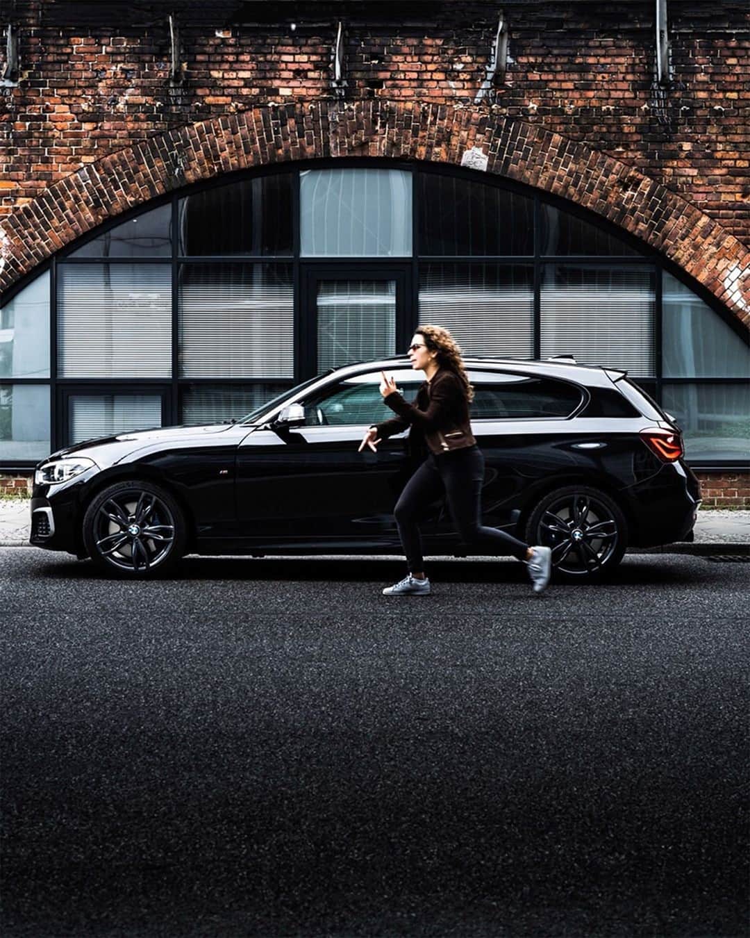 BMWのインスタグラム：「Synchronicity is key, you know. The second generation of the BMW 1 Series.  #BMW #1Series #BMWrepost @dschmdt @bk_fashion._」