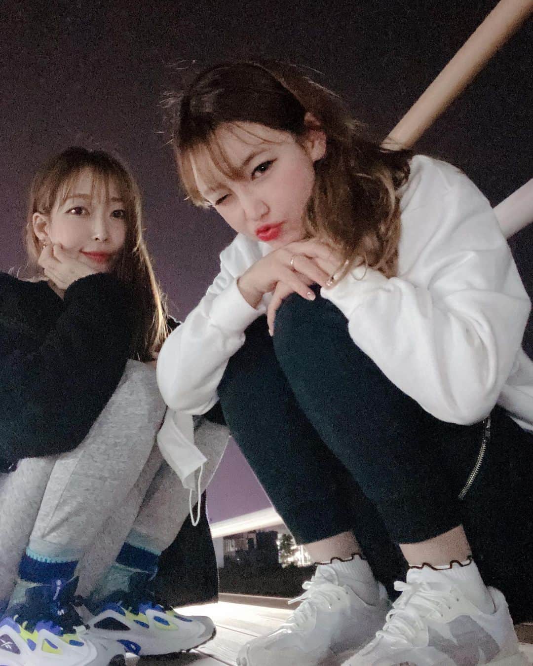hyeriのインスタグラム：「머리가복잡해서 갓다가 체력의한계를 느꼇지..오랜만에 땀흘렷네#월미도#늦은밤#둘이서👭#커플천국이네#DDR#방황중💬 @dytnf56」