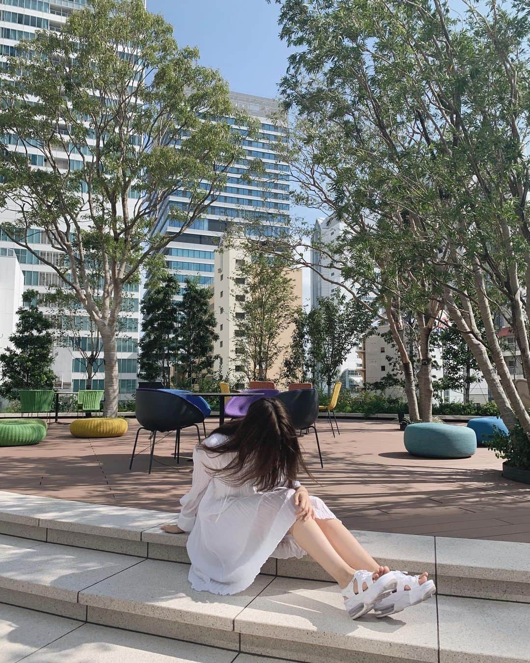 九里聖莉奈のインスタグラム：「.﻿ ﻿ 人もそんなにいなくてとても気持ちのいい場所みつけた:)﻿ 朝も良いけど夜も良さそう🧚﻿ ﻿ #kuriseri﻿」